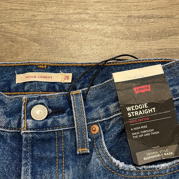 Wedgie straight leg Levi’s women’s jeans size 26 - Picture 3 of 5